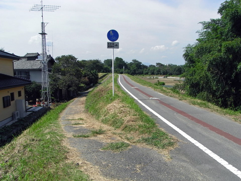 自転車道を下れば旧道復帰 画像04